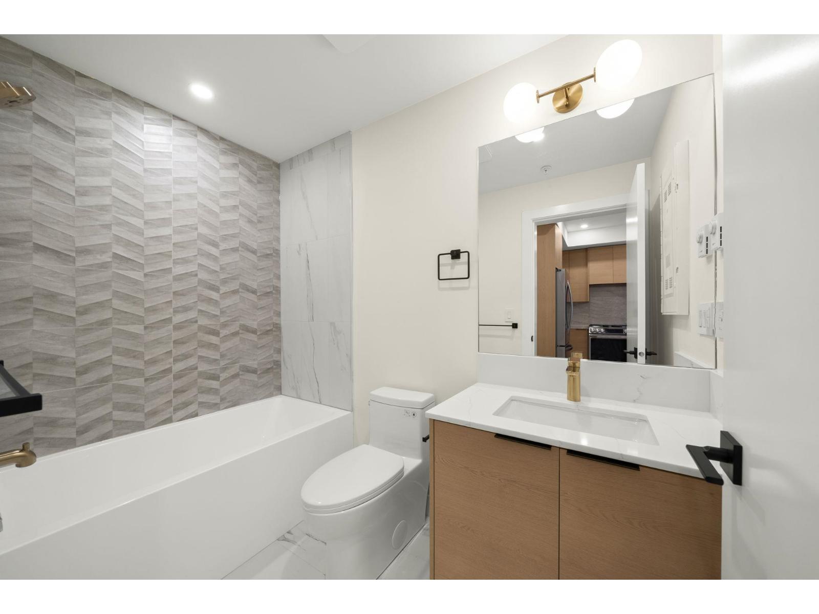 211 15353 17 Avenue, Surrey, British Columbia V4A 1T8 - Photo 19 - R3159635