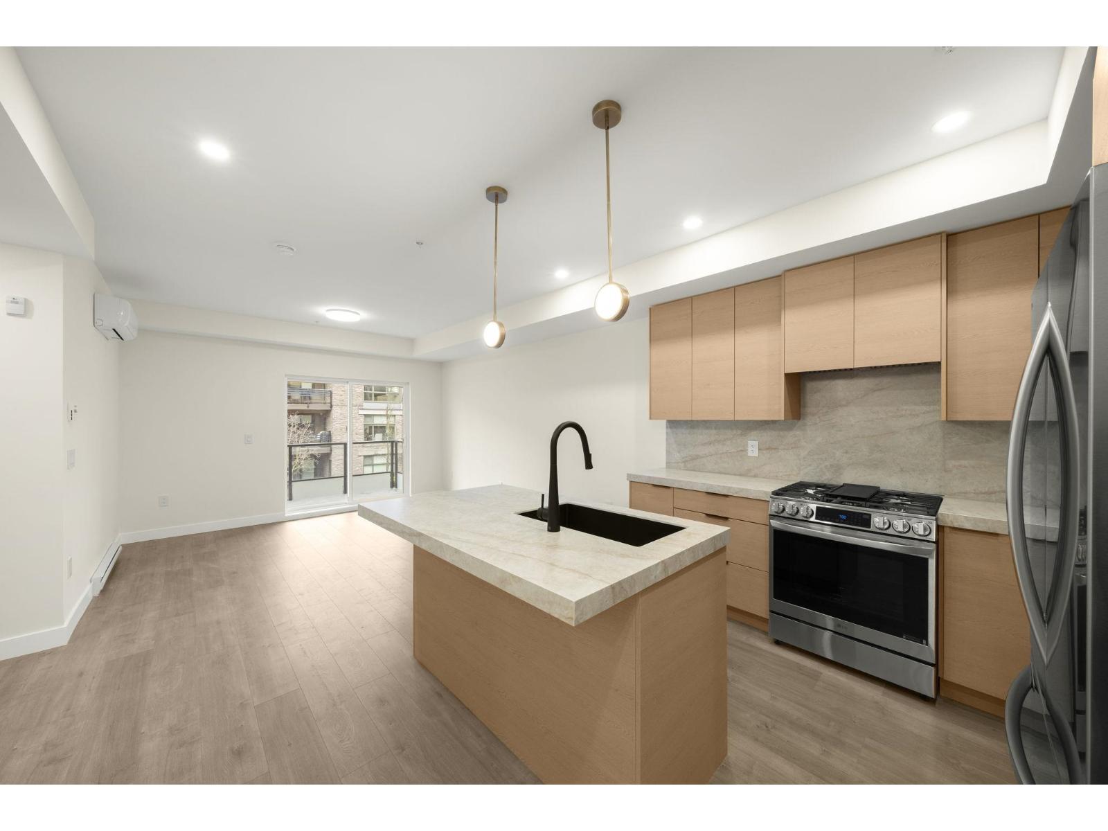 211 15353 17 Avenue, Surrey, British Columbia V4A 1T8 - Photo 3 - R3159635