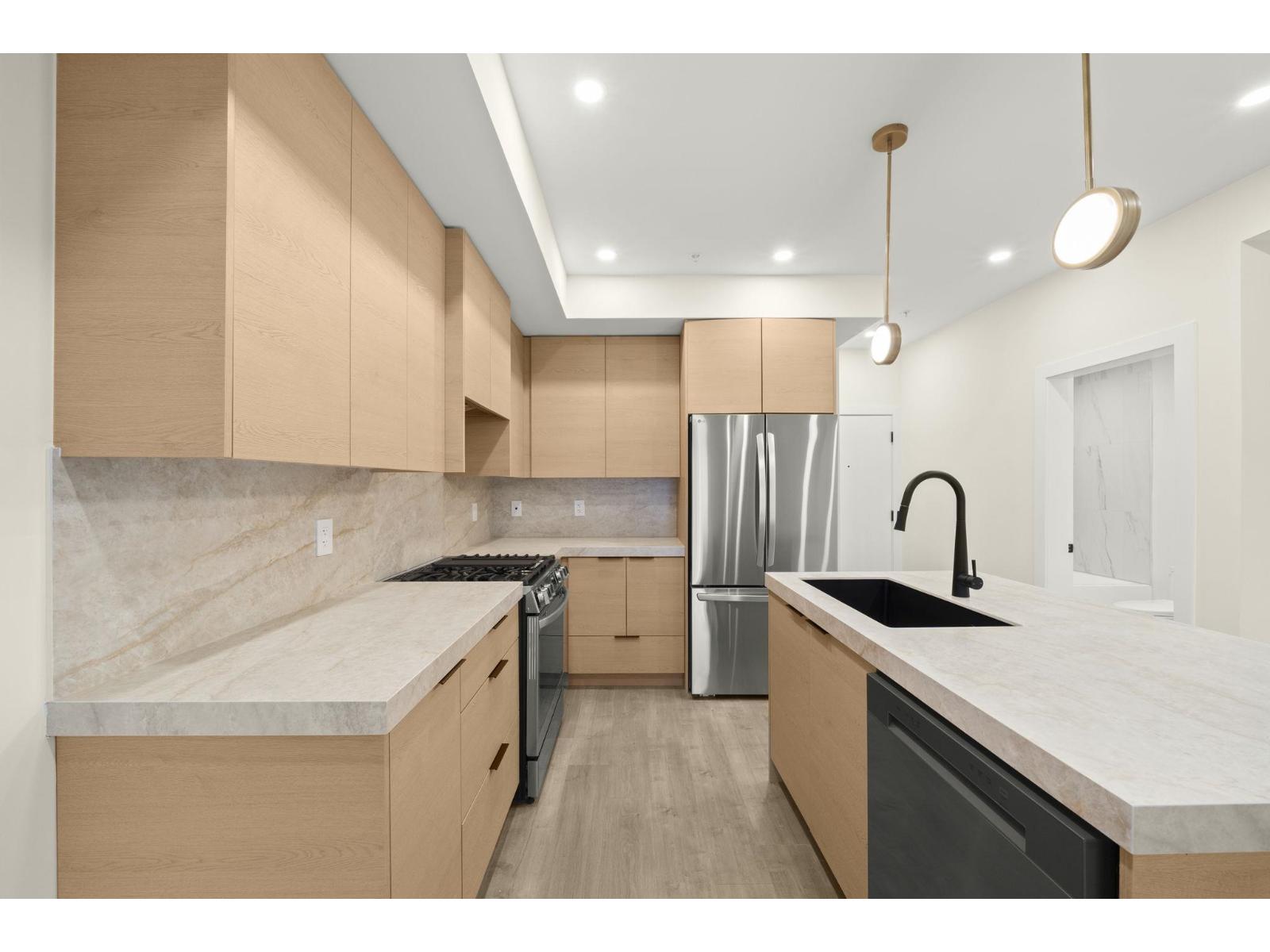 211 15353 17 Avenue, Surrey, British Columbia V4A 1T8 - Photo 4 - R3159635