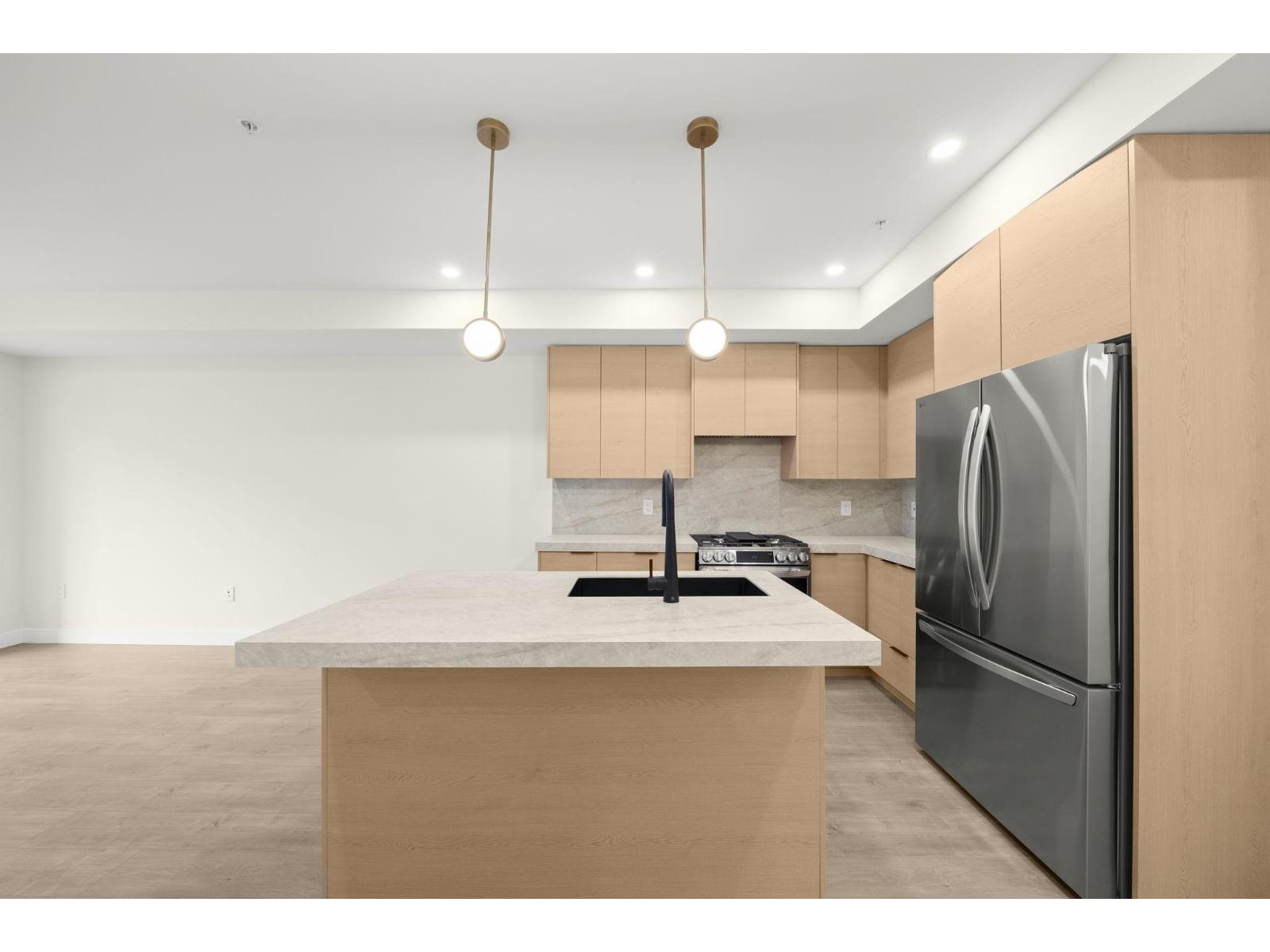 211 15353 17 Avenue, Surrey, British Columbia V4A 1T8 - Photo 5 - R3159635