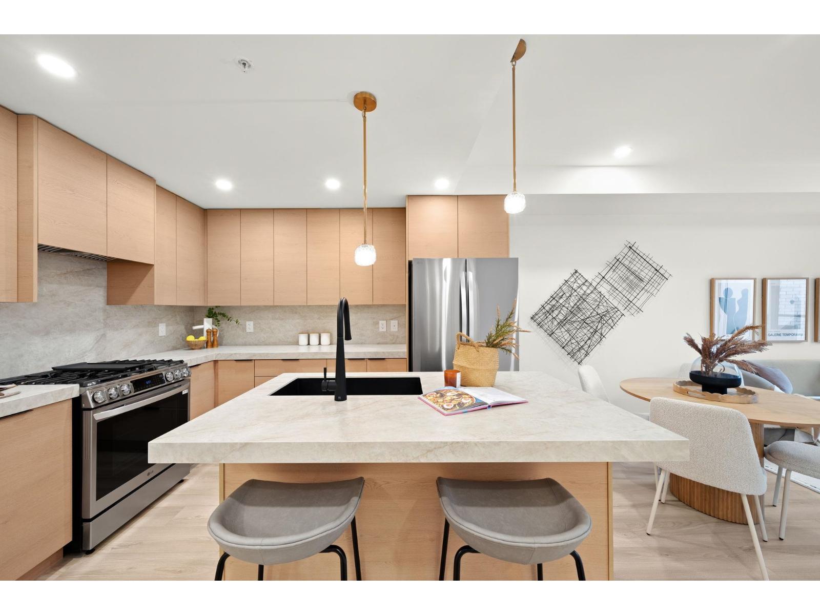208 15353 17 AVENUE, Surrey, British Columbia