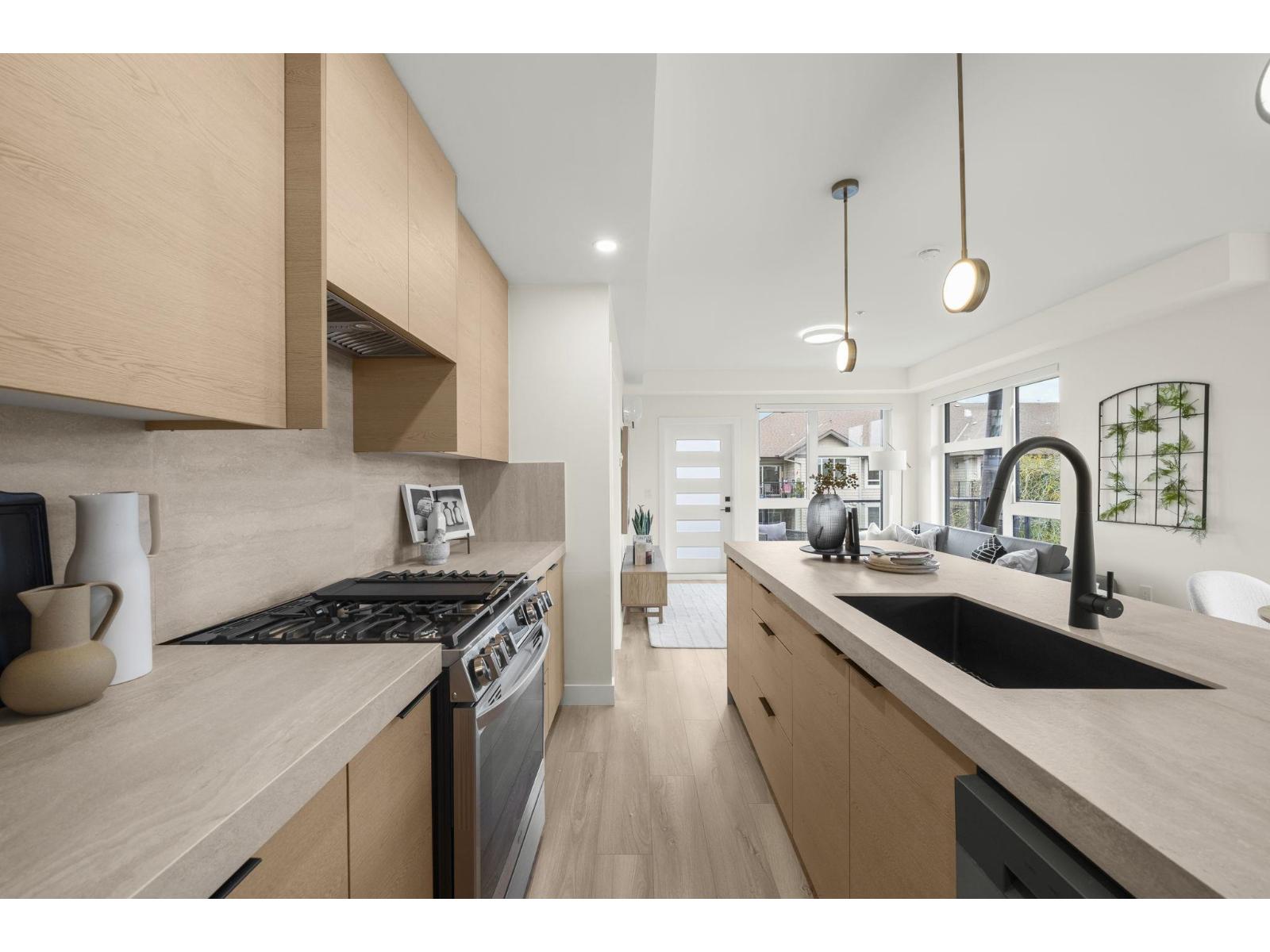 304 15353 17 Avenue, Surrey, British Columbia V4A 1T8 - Photo 2 - R3159638