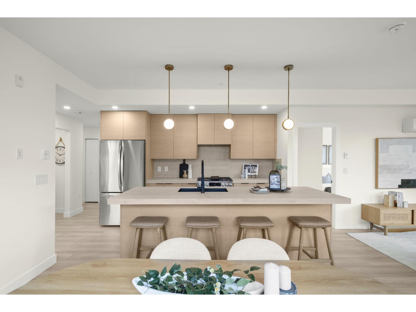 304 15353 17 Avenue, Surrey, British Columbia V4A 1T8 - Photo 5 - R3159638
