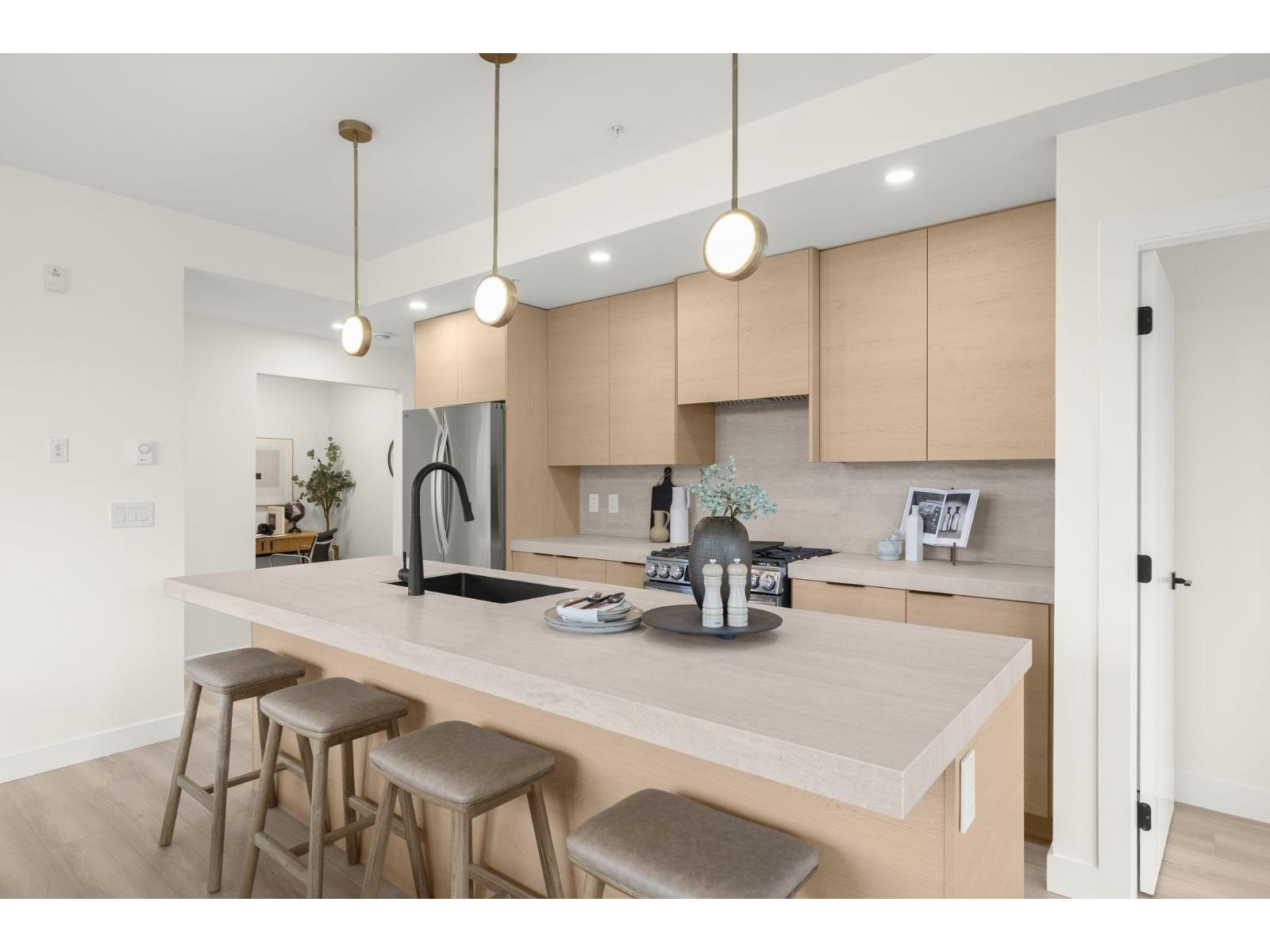 304 15353 17 Avenue, Surrey, British Columbia V4A 1T8 - Photo 6 - R3159638