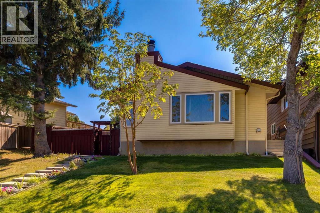 116 Bearberry Crescent NW, Calgary, Alberta