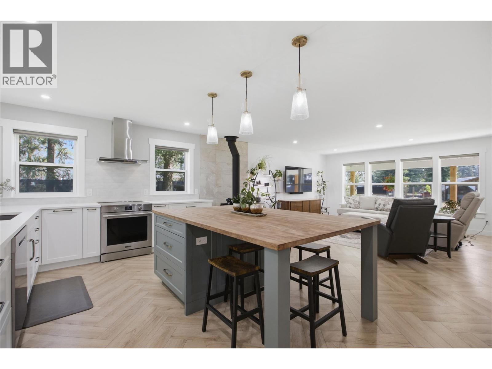 3747 Hilliam Road, Scotch Creek, British Columbia  V0E 1M5 - Photo 6 - 10394532