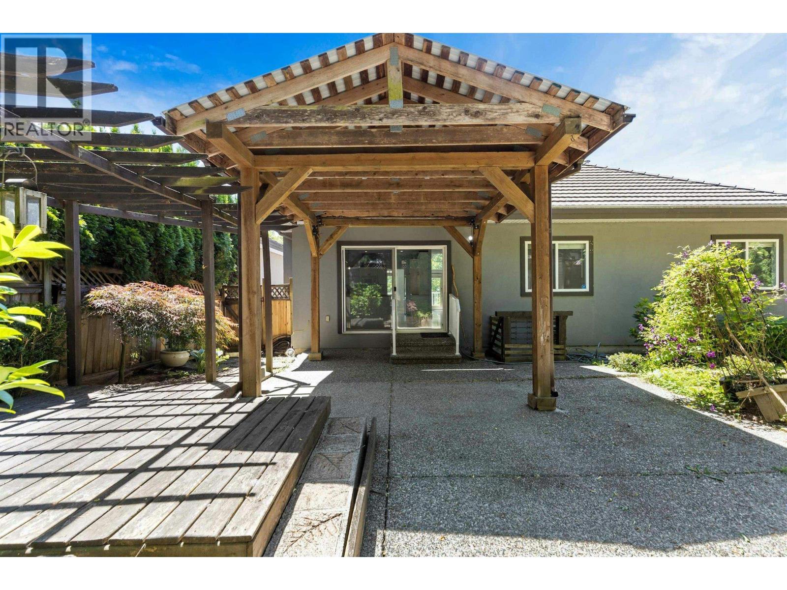23849 Zeron Avenue, Maple Ridge, British Columbia  V2W 1E3 - Photo 3 - R3159631