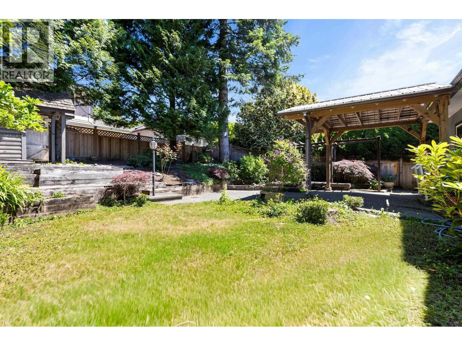 23849 Zeron Avenue, Maple Ridge, British Columbia  V2W 1E3 - Photo 4 - R3159631