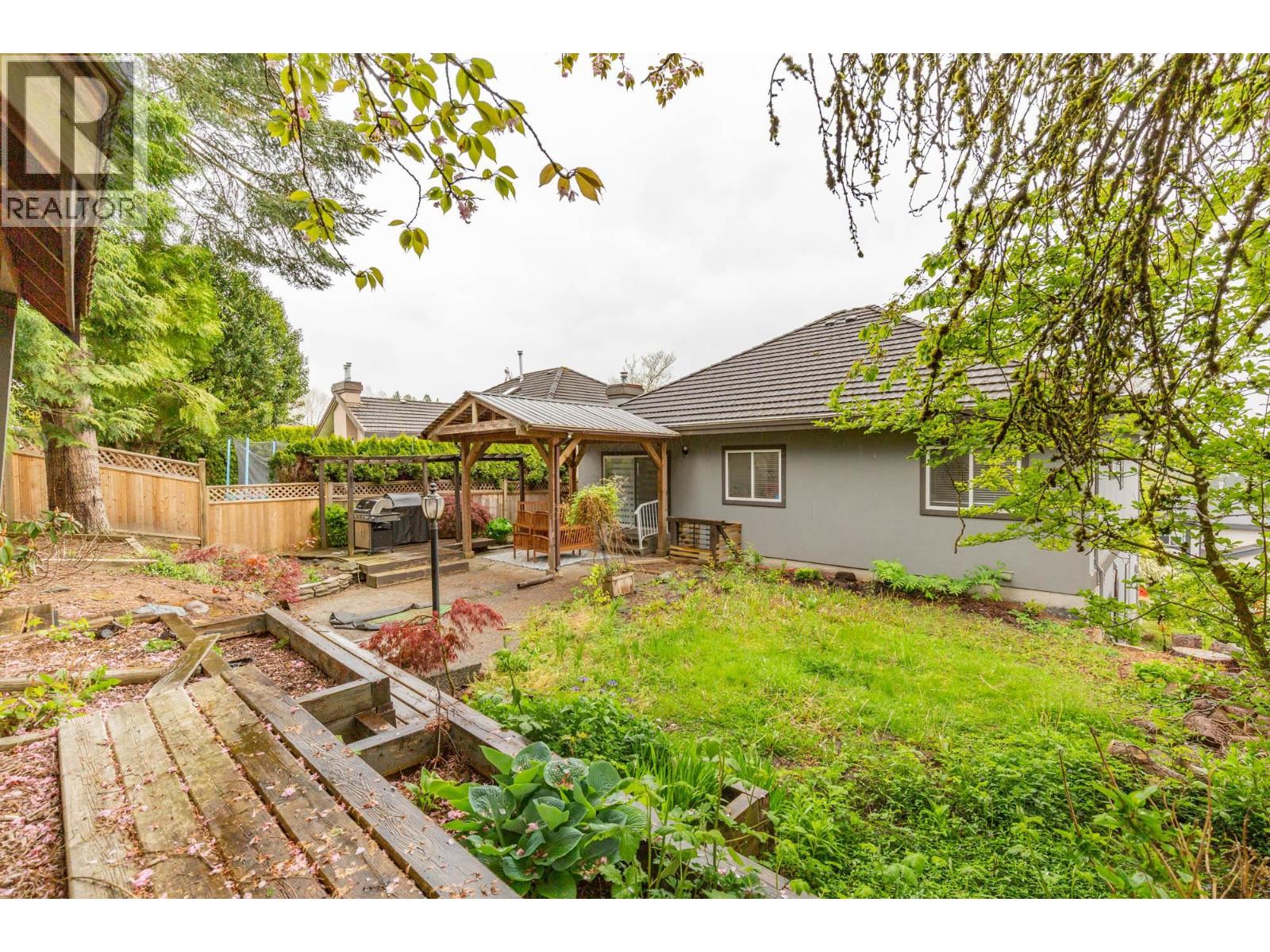 23849 Zeron Avenue, Maple Ridge, British Columbia  V2W 1E3 - Photo 5 - R3159631