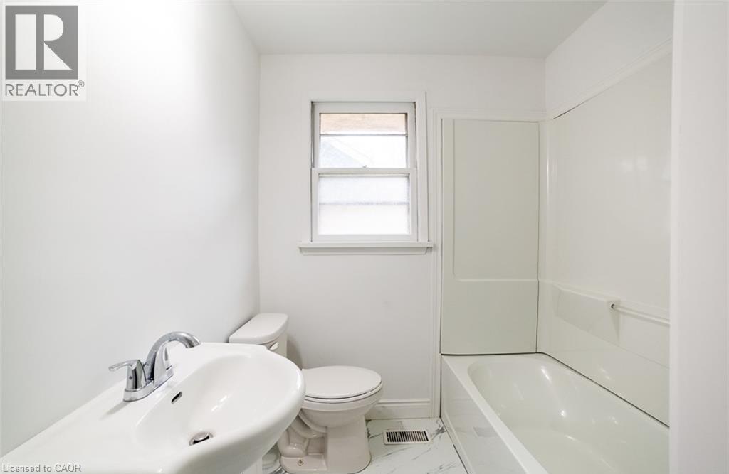 22 Kelson Avenue S, Grimsby, Ontario  L3M 4C3 - Photo 13 - 40859088