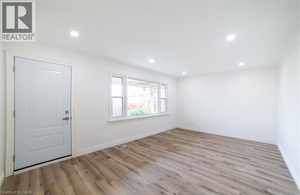 22 Kelson Avenue S, Grimsby, Ontario  L3M 4C3 - Photo 4 - 40859088