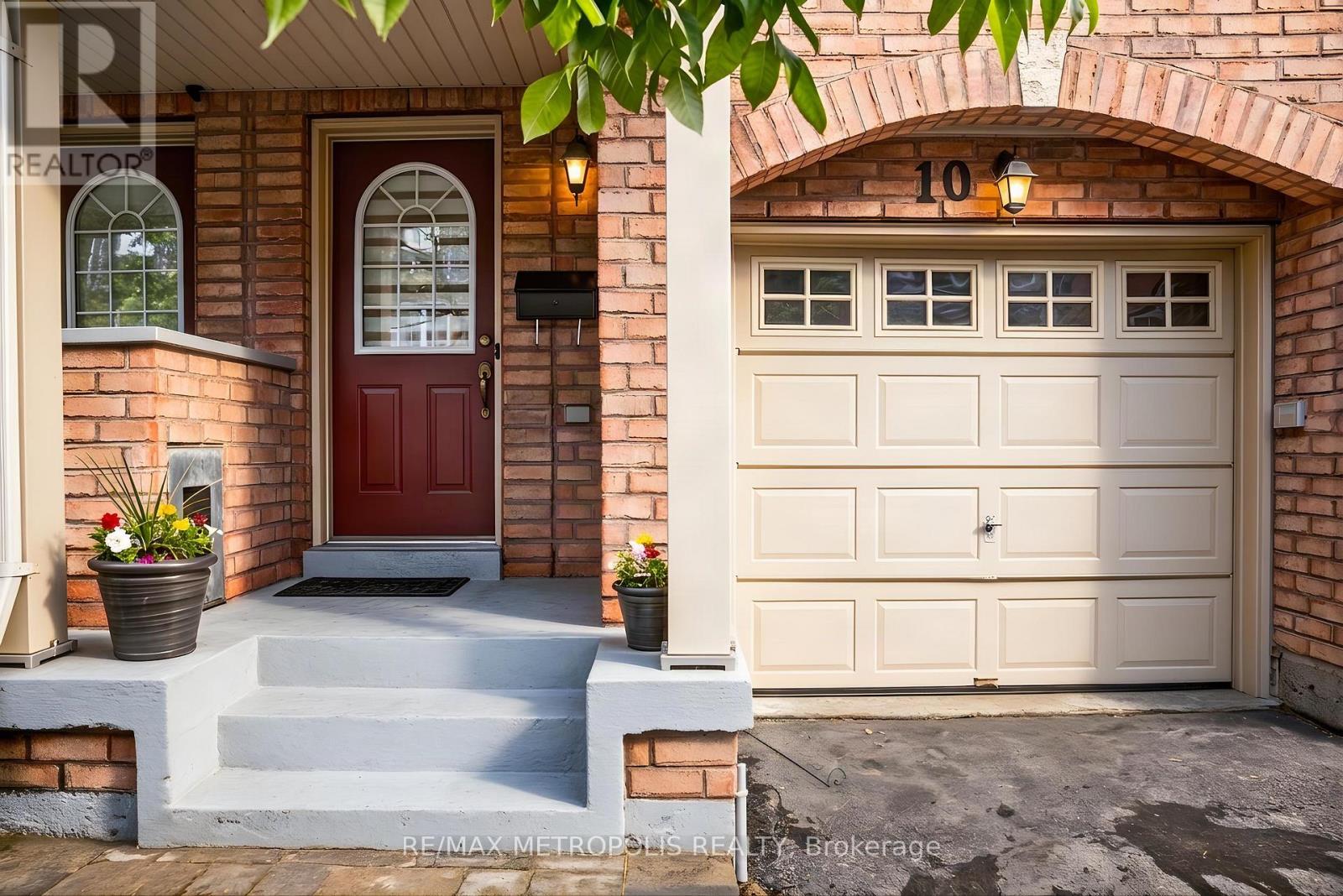 10 Pat Brooks Terrace, Toronto, Ontario  M1P 5G6 - Photo 2 - E13722776