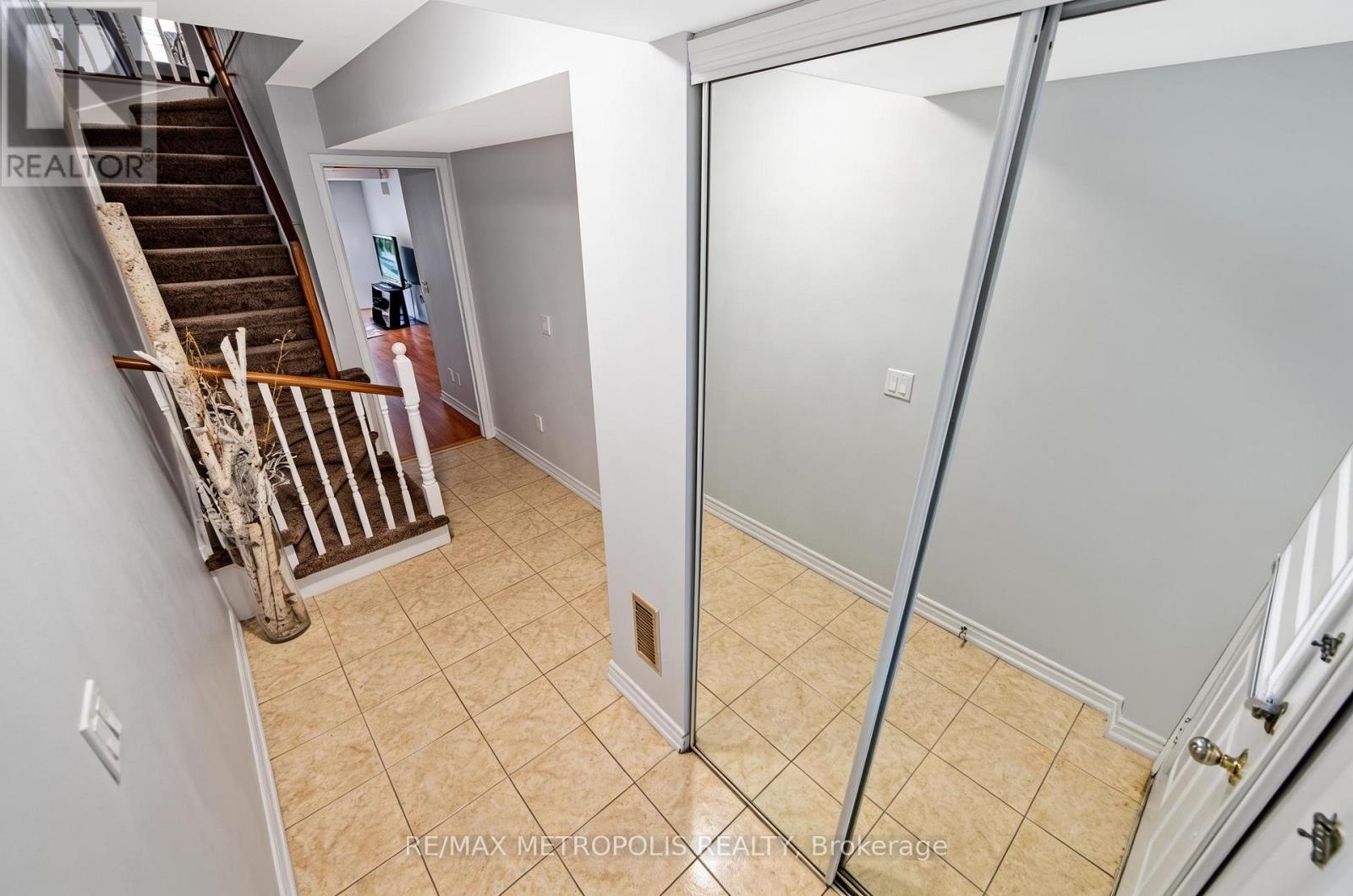 10 Pat Brooks Terrace, Toronto, Ontario  M1P 5G6 - Photo 4 - E13722776