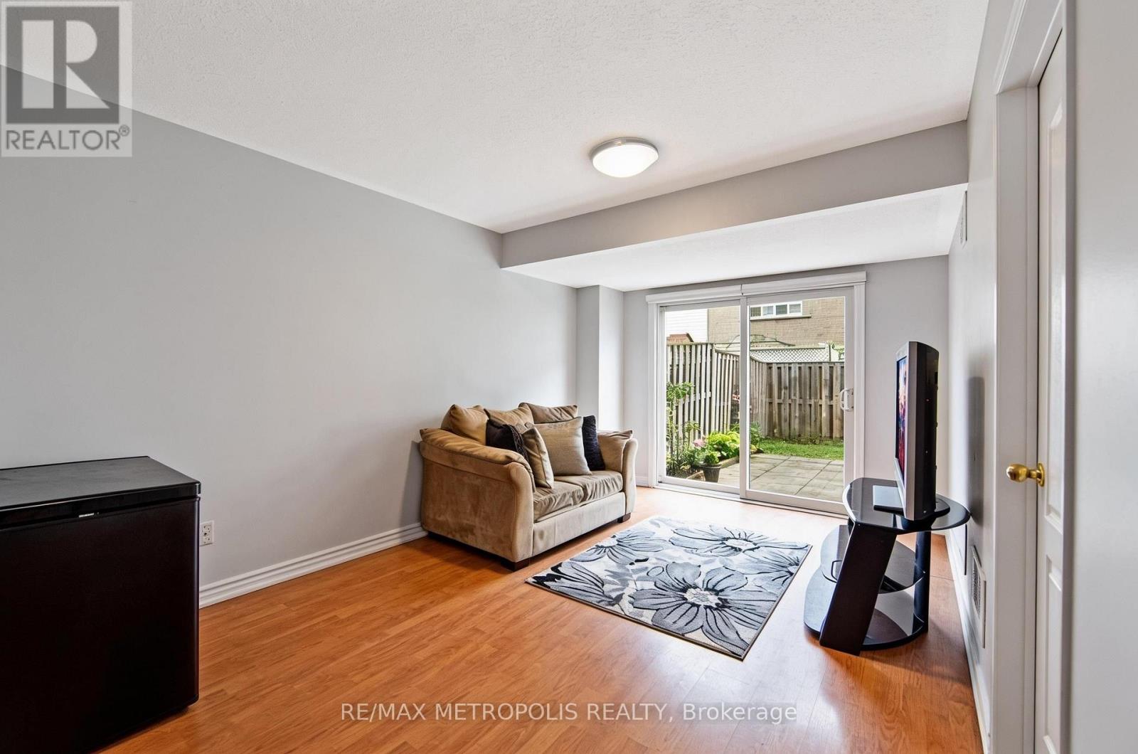 10 Pat Brooks Terrace, Toronto, Ontario  M1P 5G6 - Photo 5 - E13722776