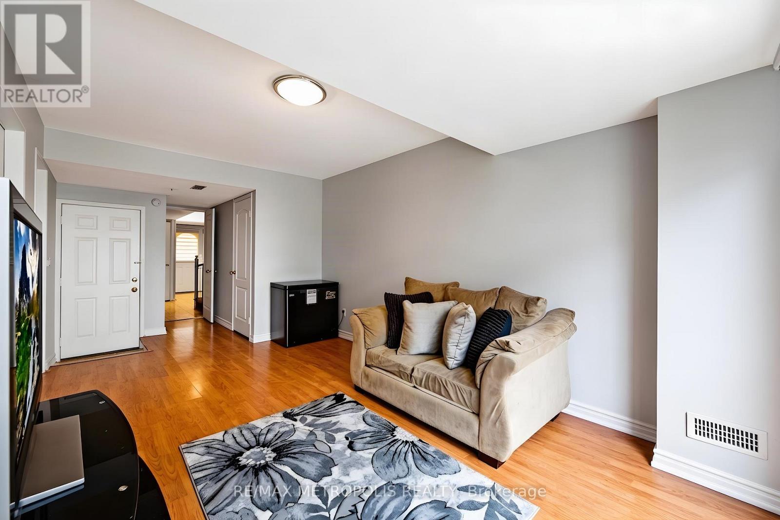 10 Pat Brooks Terrace, Toronto, Ontario  M1P 5G6 - Photo 6 - E13722776