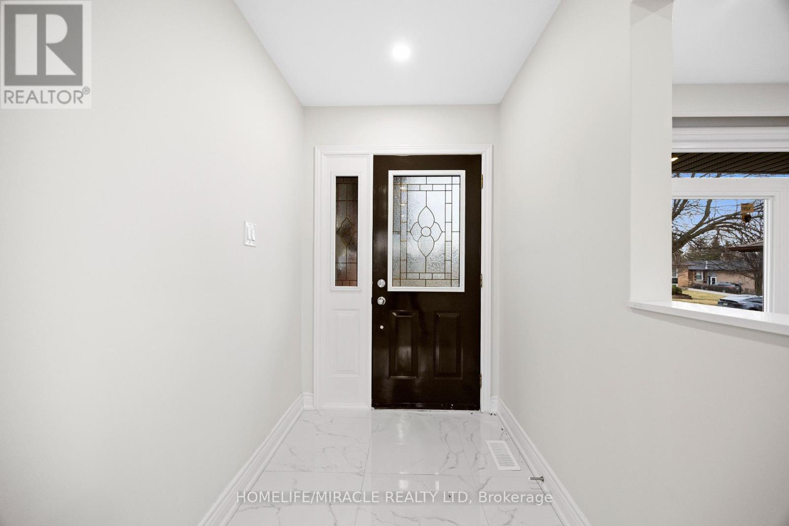 Main Floor - 46 Flintwick Drive, Toronto, Ontario  M1P 4G9 - Photo 4 - E13722804