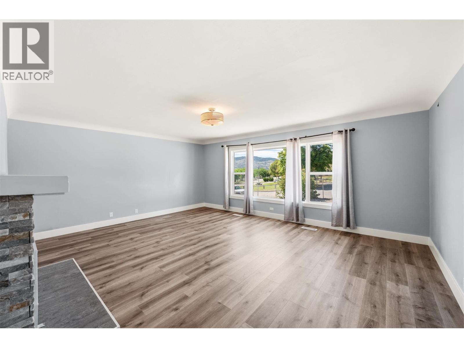 724 School Avenue, Oliver, British Columbia  V0H 1T0 - Photo 16 - 10394690