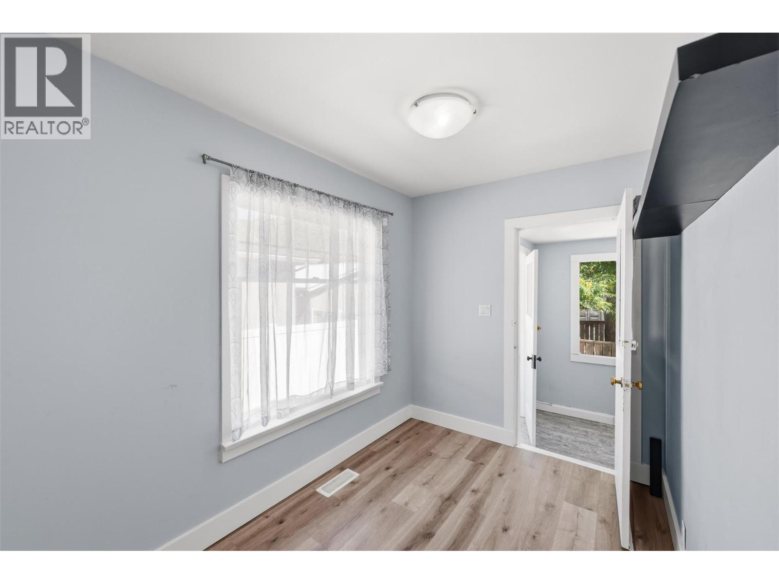 724 School Avenue, Oliver, British Columbia  V0H 1T0 - Photo 11 - 10394690