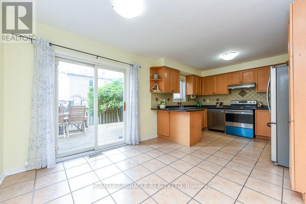 49 Seaside Circle, Brampton, Ontario L6R 2G7 - Photo 11 - W13722810