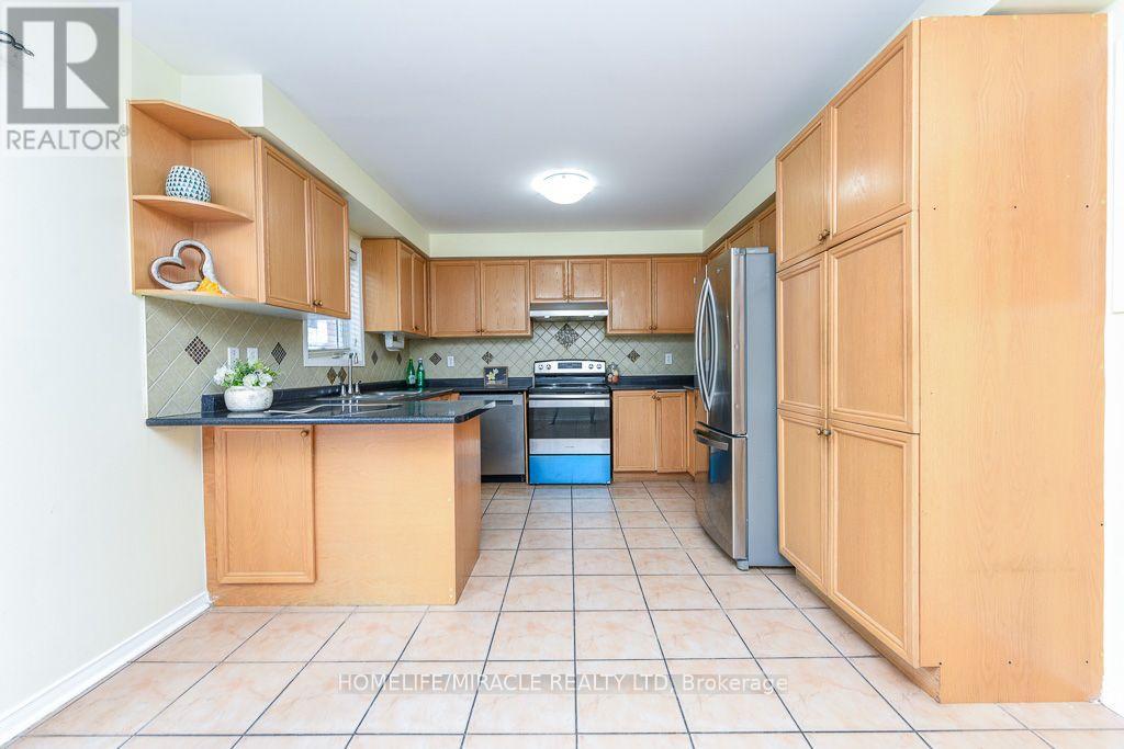 49 Seaside Circle, Brampton, Ontario L6R 2G7 - Photo 12 - W13722810