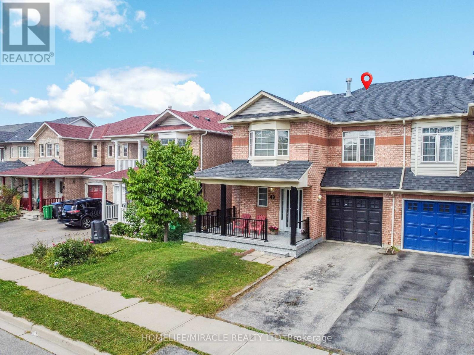 49 Seaside Circle, Brampton, Ontario L6R 2G7 - Photo 3 - W13722810