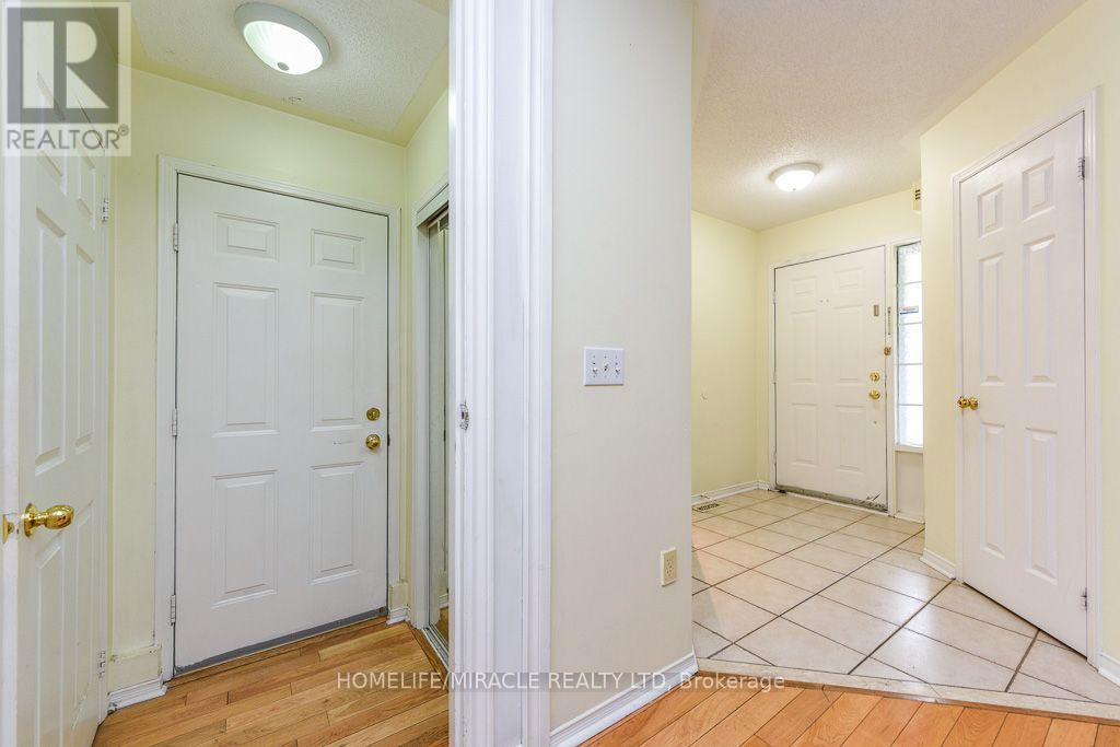 49 Seaside Circle, Brampton, Ontario L6R 2G7 - Photo 32 - W13722810