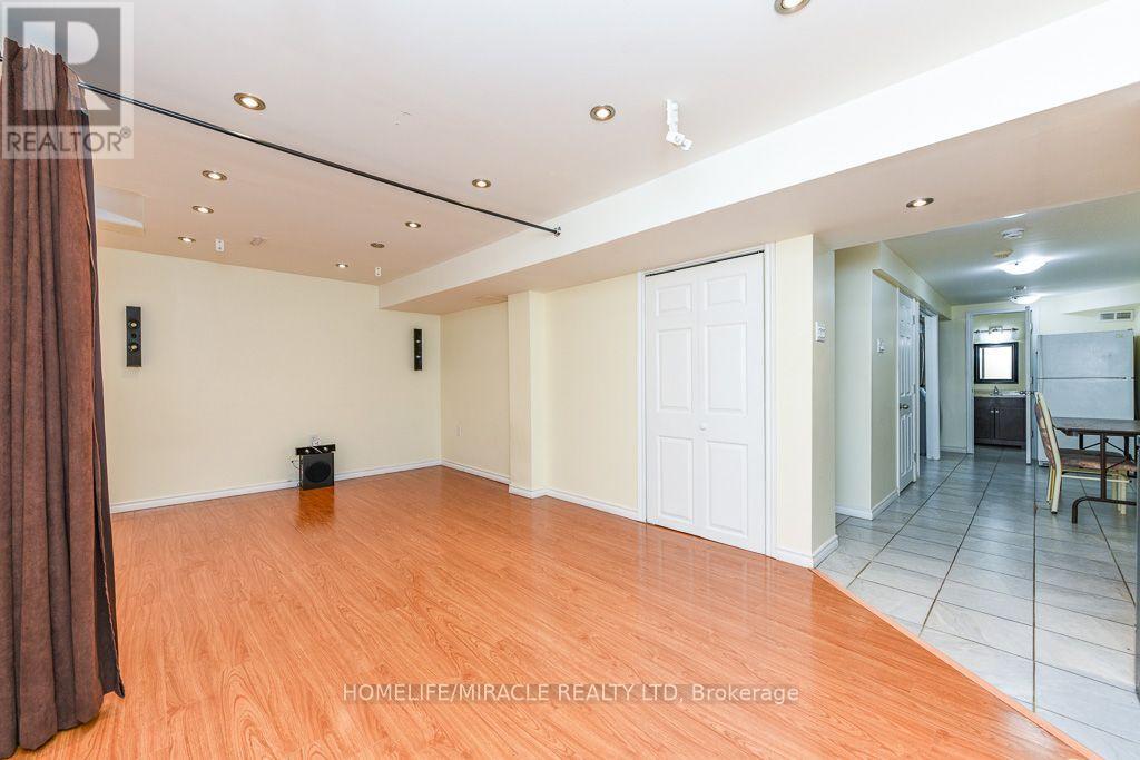 49 Seaside Circle, Brampton, Ontario L6R 2G7 - Photo 36 - W13722810