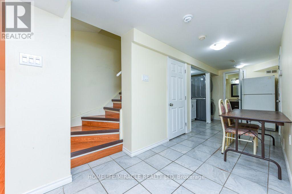 49 Seaside Circle, Brampton, Ontario L6R 2G7 - Photo 37 - W13722810