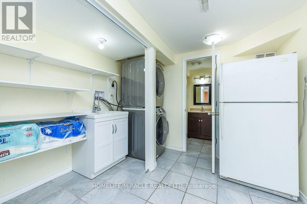 49 Seaside Circle, Brampton, Ontario L6R 2G7 - Photo 38 - W13722810