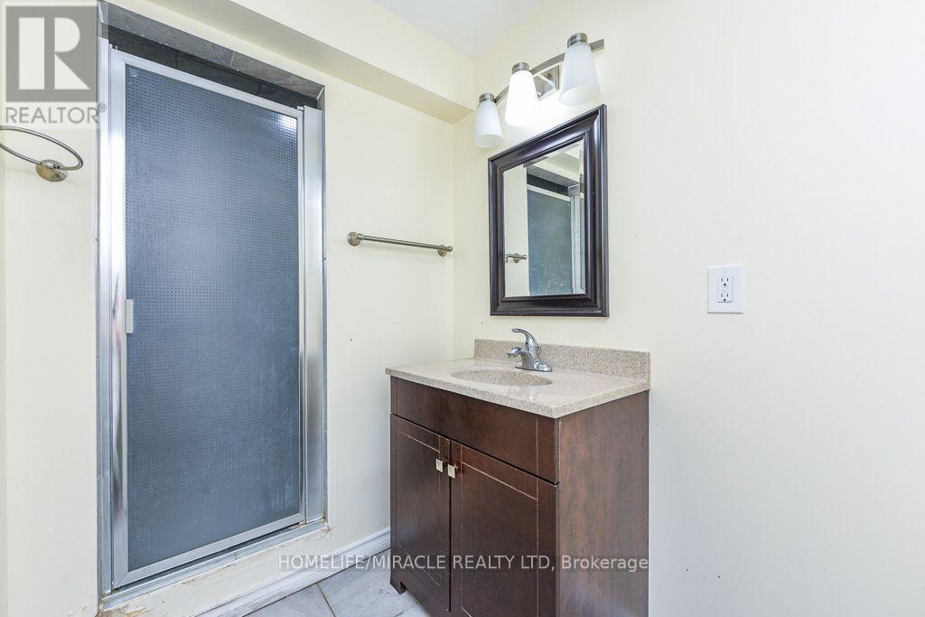 49 Seaside Circle, Brampton, Ontario L6R 2G7 - Photo 39 - W13722810