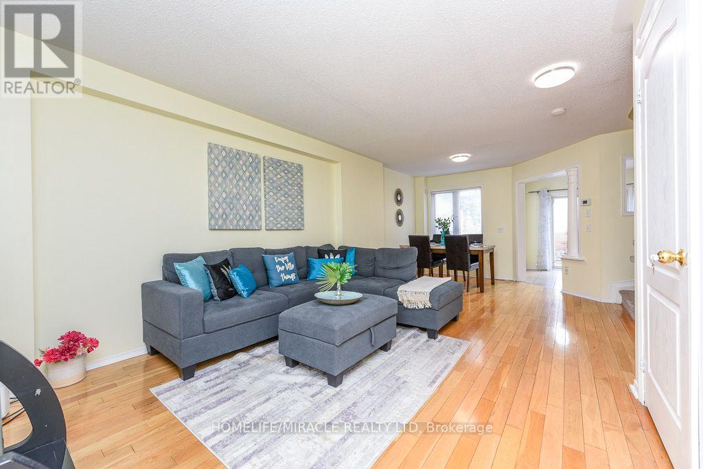 49 Seaside Circle, Brampton, Ontario L6R 2G7 - Photo 5 - W13722810