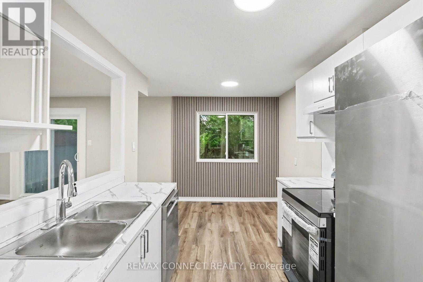 43 Tybalt Crescent, Ottawa, Ontario  K2H 8J6 - Photo 2 - X13722818