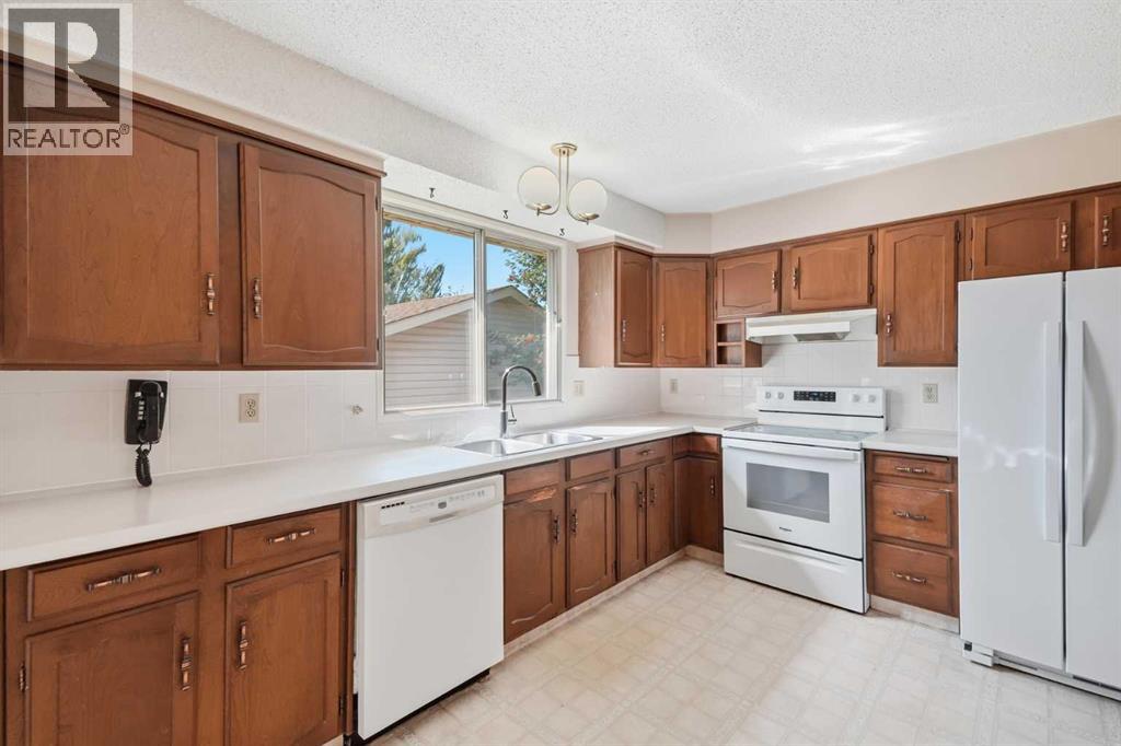 299 Woodside Circle SW, Calgary, Alberta  T2W 3K2 - Photo 8 - A2339809