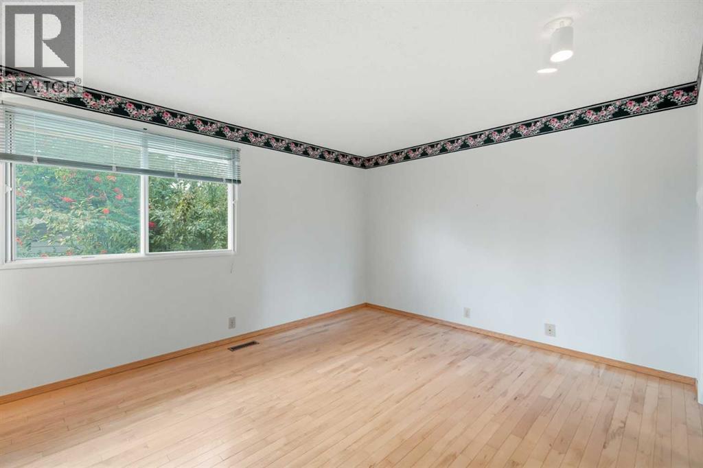 299 Woodside Circle SW, Calgary, Alberta  T2W 3K2 - Photo 11 - A2339809