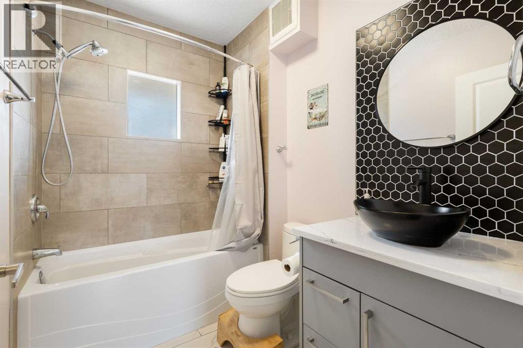 809 68 Avenue SW, Calgary, Alberta  T2V 0N5 - Photo 13 - A2339915