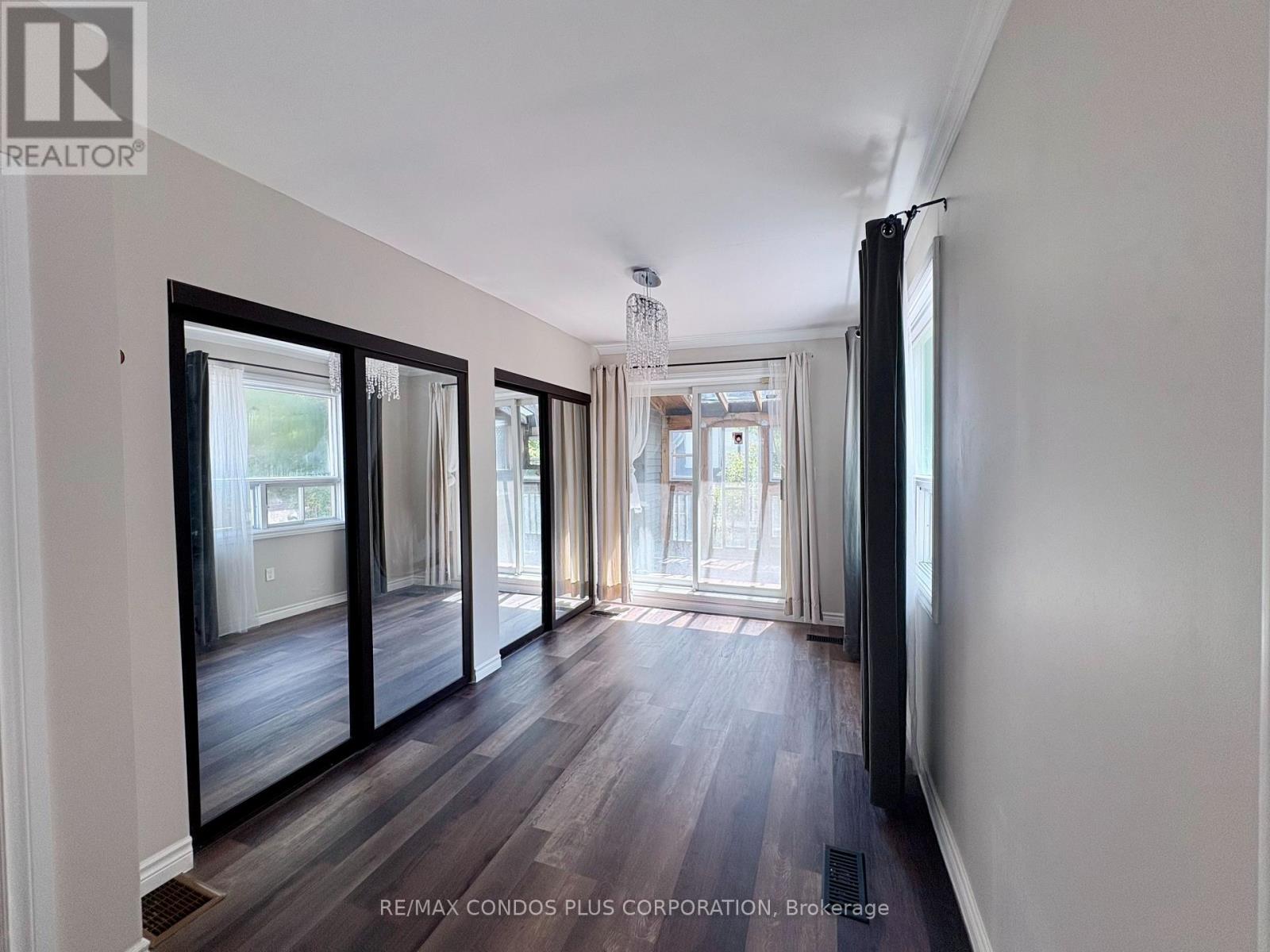 15 Irwin Avenue, Toronto, Ontario  M4Y 1L1 - Photo 4 - C13702628