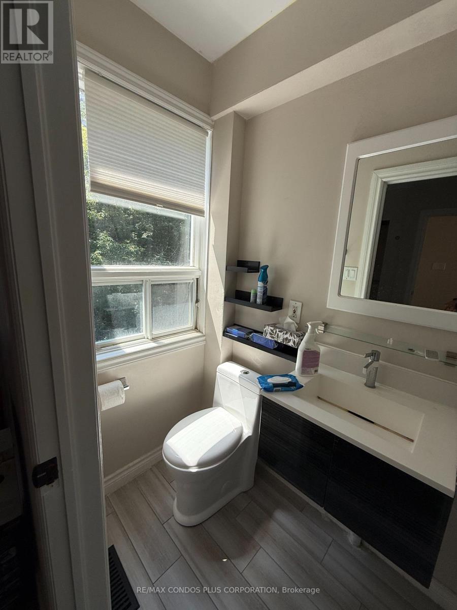 15 Irwin Avenue, Toronto, Ontario  M4Y 1L1 - Photo 9 - C13702628