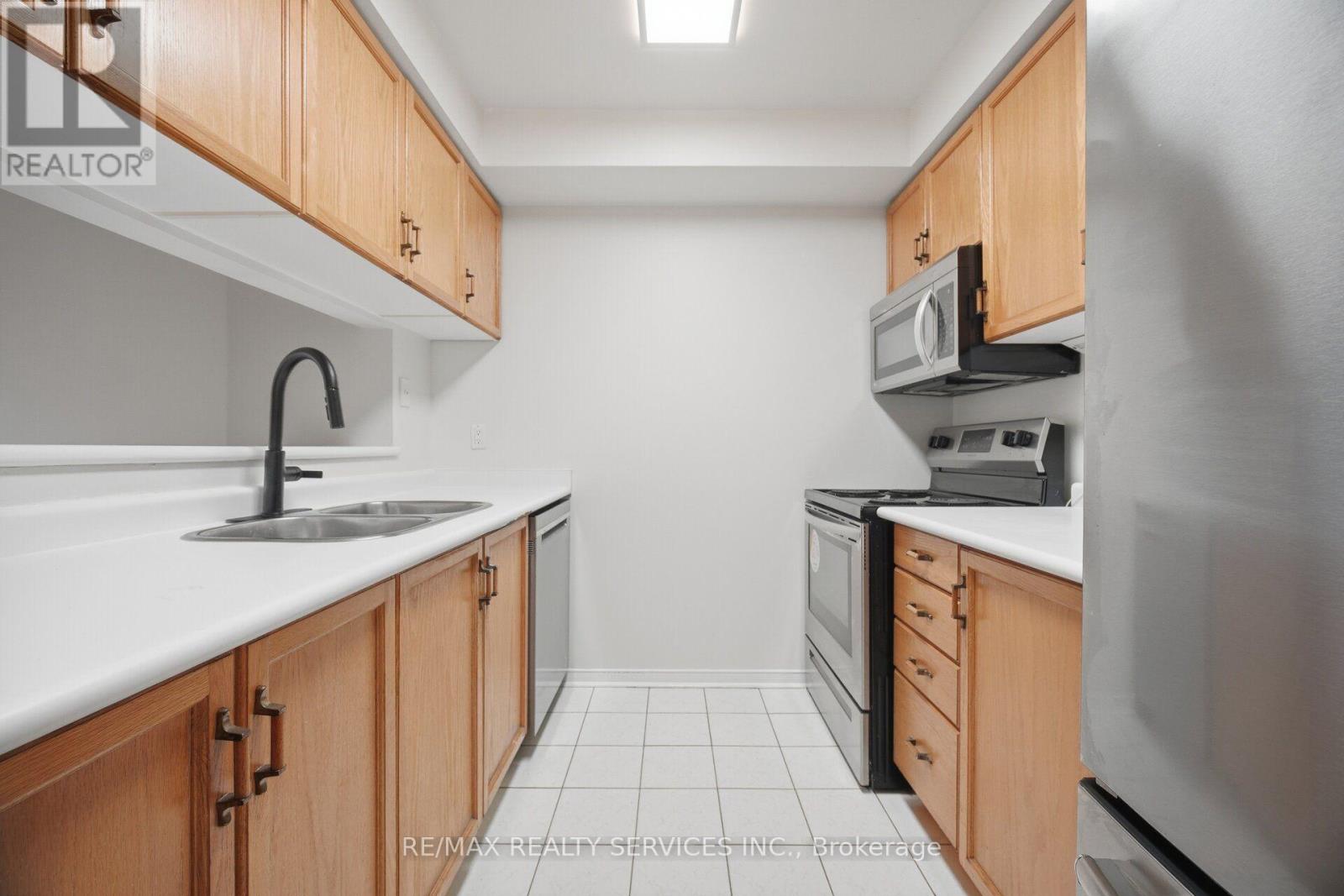 49 - 3100 Fifth Line W, Mississauga, Ontario L5L 5V5 - Photo 6 - W13721276