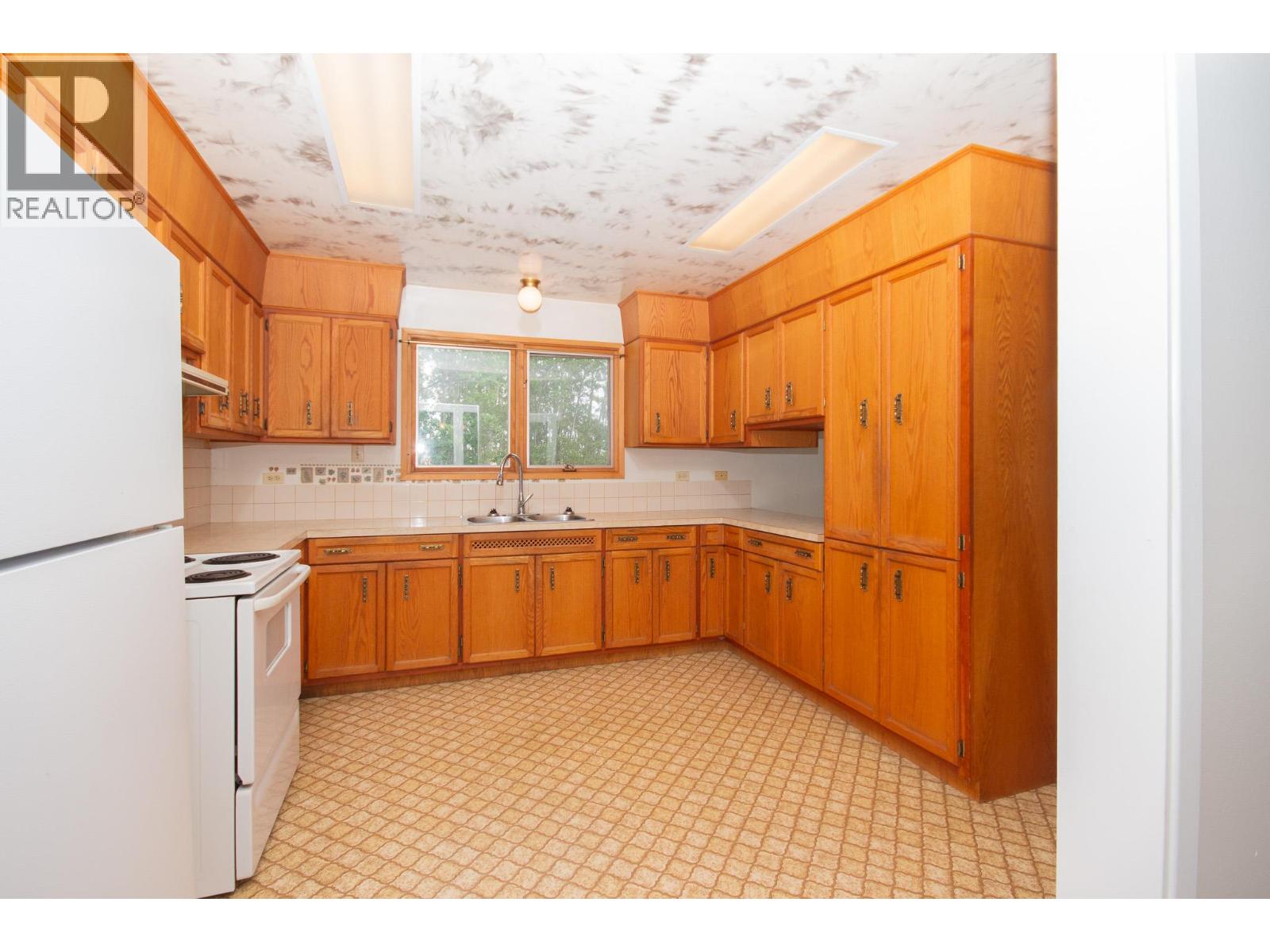 9616 227 Road, Dawson Creek, British Columbia  V1G 4T9 - Photo 3 - 10390128