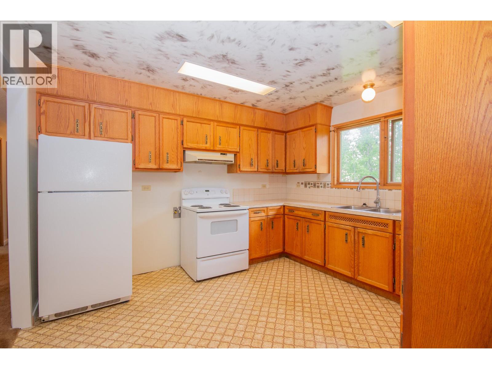 9616 227 Road, Dawson Creek, British Columbia  V1G 4T9 - Photo 2 - 10390128