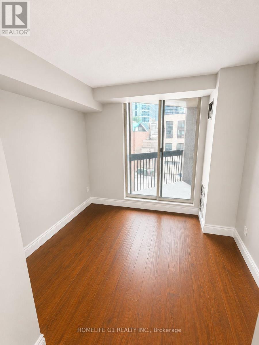 301 - 633 BAY STREET, Toronto, Ontario