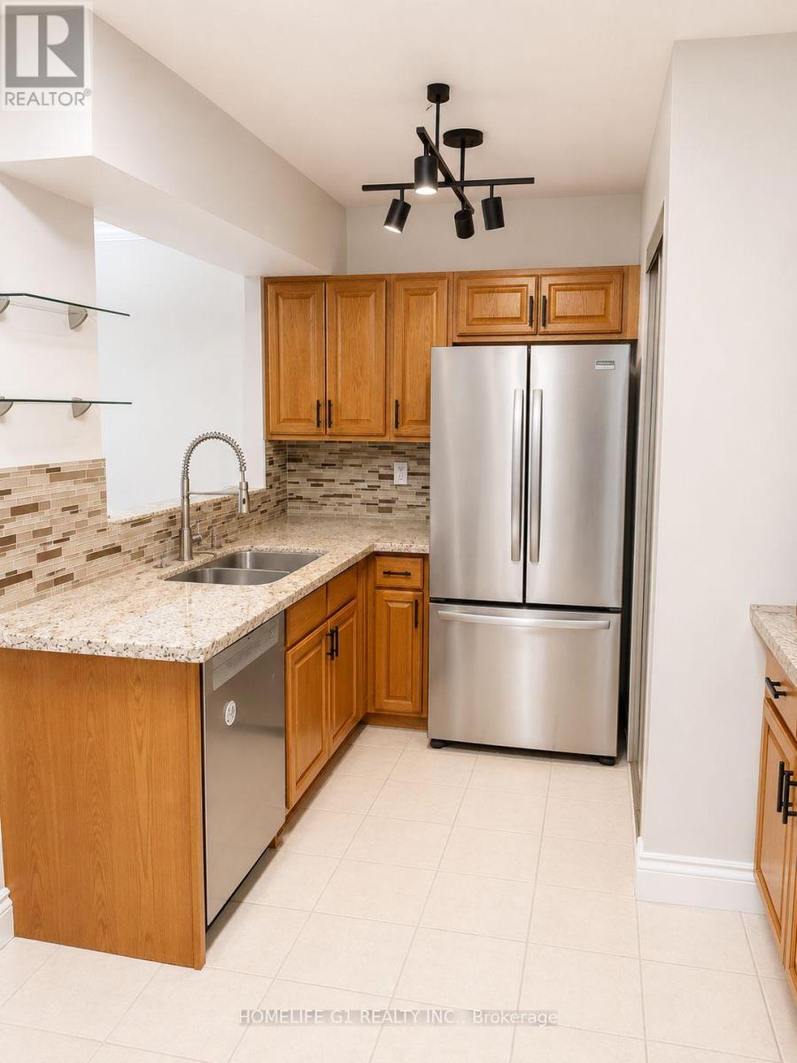 301 - 633 Bay Street, Toronto, Ontario  M5G 2G4 - Photo 2 - C13722870