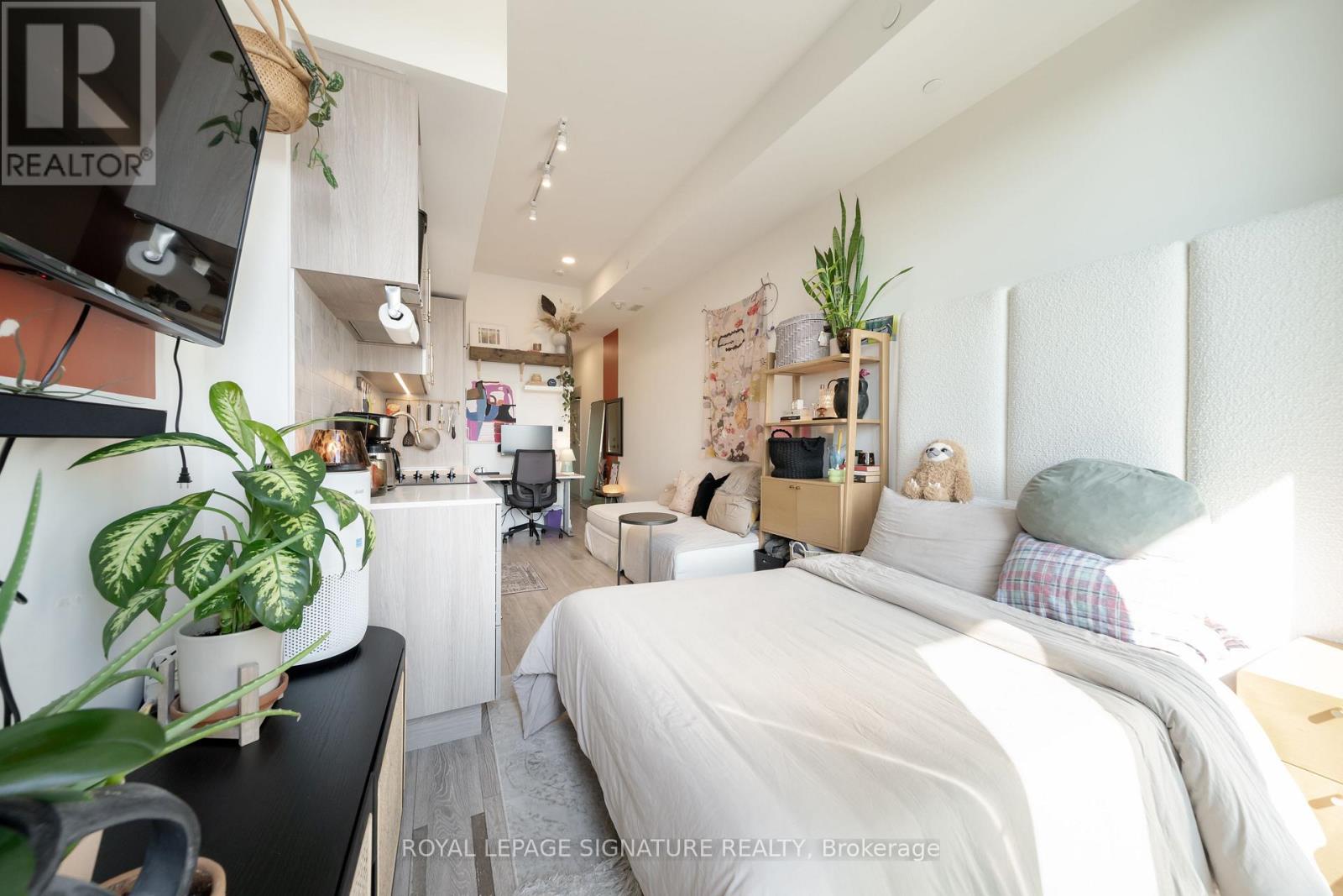 929 - 2020 Bathurst Street, Toronto, Ontario  M5P 0A6 - Photo 3 - C13722898