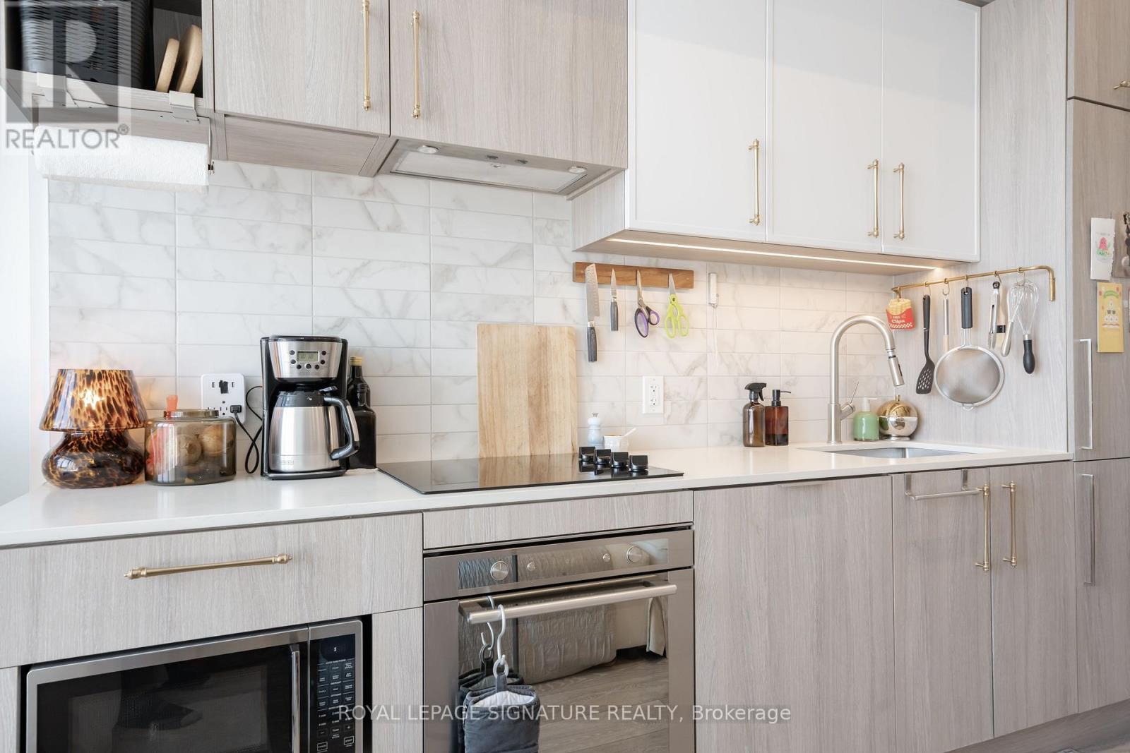 929 - 2020 Bathurst Street, Toronto, Ontario  M5P 0A6 - Photo 7 - C13722898