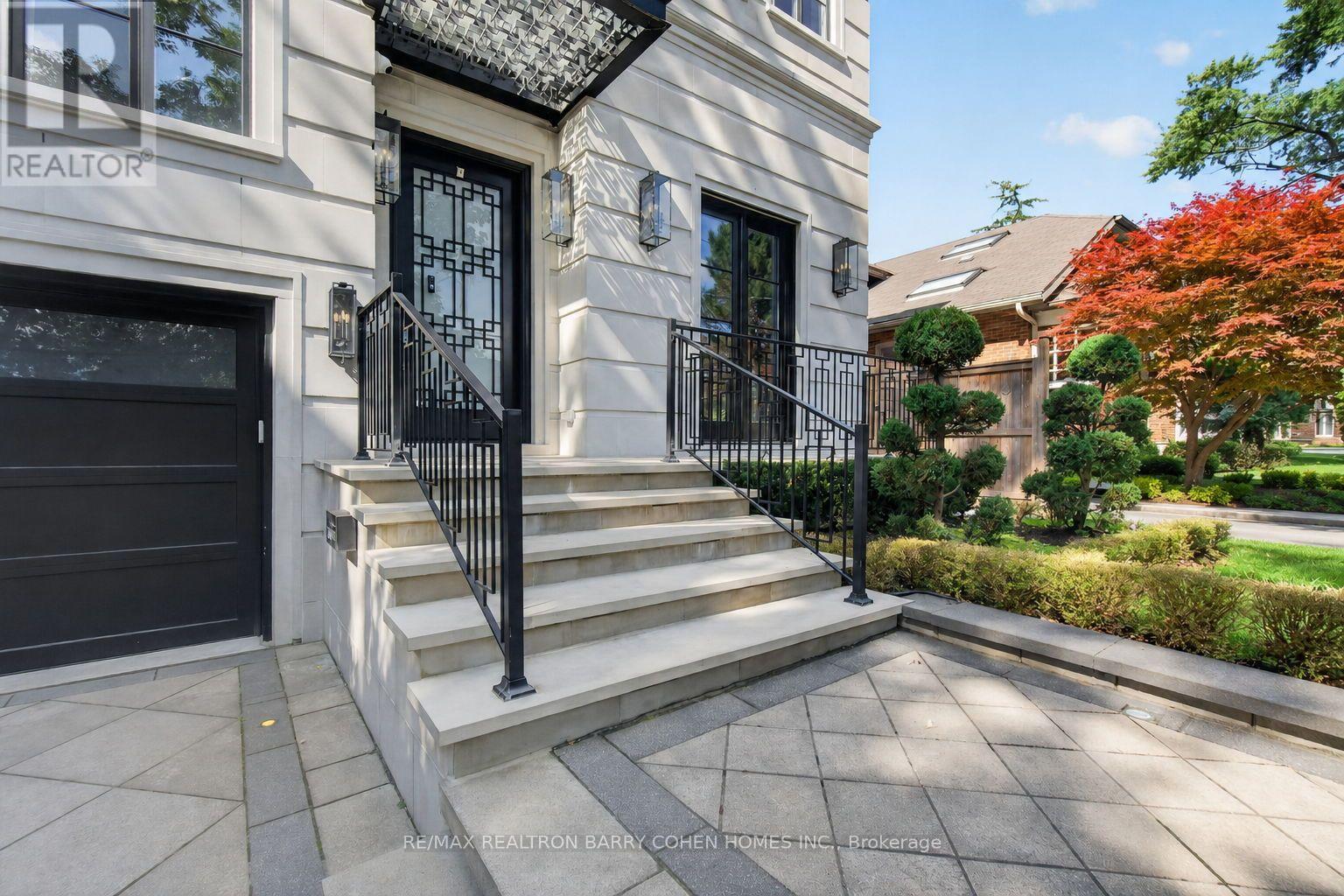 154 Yonge Boulevard, Toronto, Ontario  M5M 3H4 - Photo 2 - C13722918