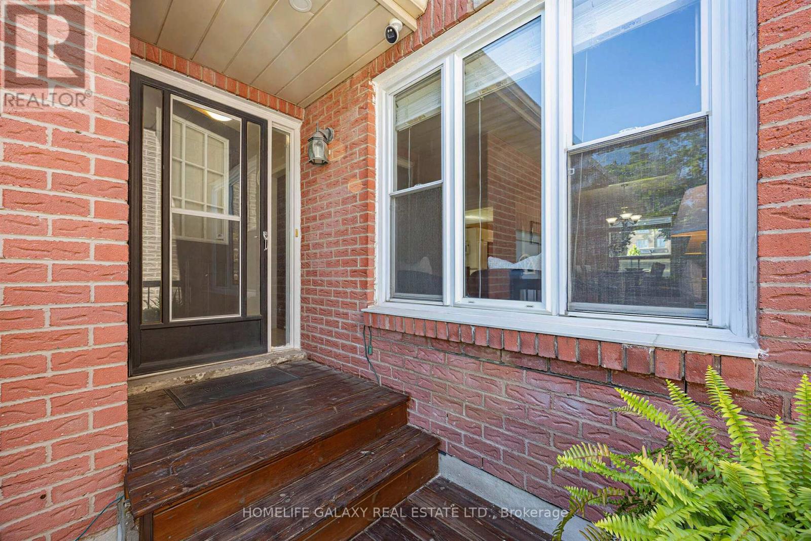 6 Bluebell Crescent, Whitby, Ontario  L1P 1K7 - Photo 4 - E13722894