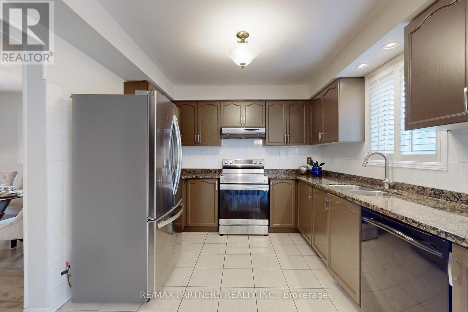 15 Ribblesdale Drive, Whitby, Ontario  L1N 6Z3 - Photo 10 - E13722914