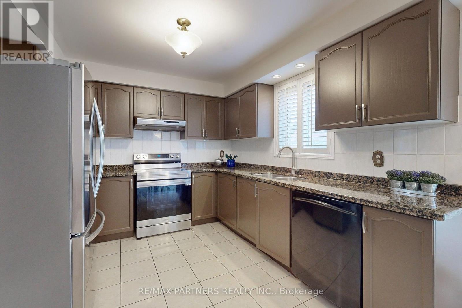 15 Ribblesdale Drive, Whitby, Ontario  L1N 6Z3 - Photo 11 - E13722914