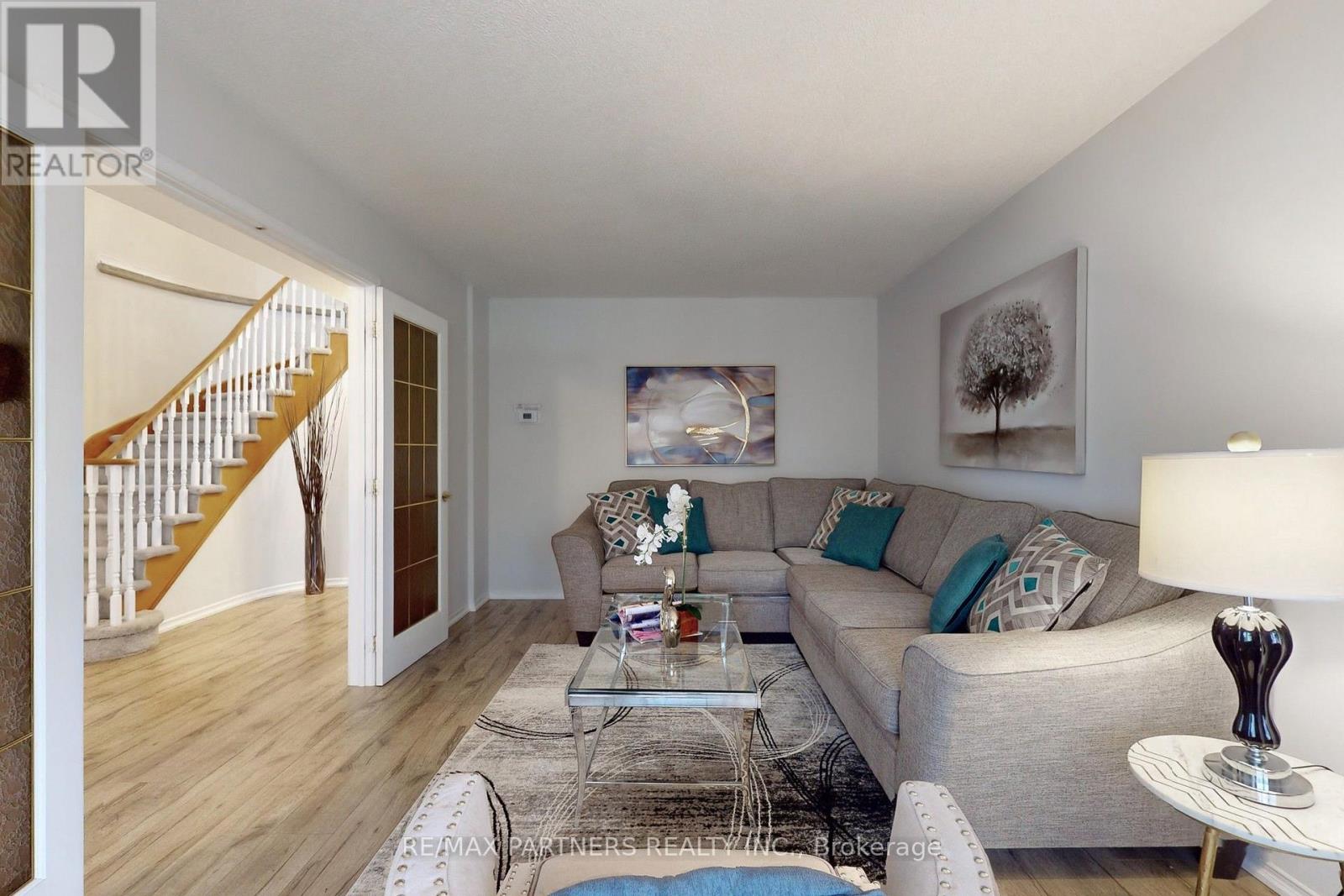 15 Ribblesdale Drive, Whitby, Ontario  L1N 6Z3 - Photo 4 - E13722914