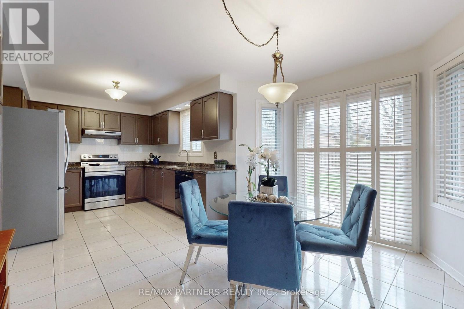 15 Ribblesdale Drive, Whitby, Ontario  L1N 6Z3 - Photo 8 - E13722914